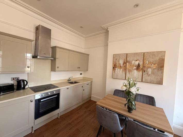Ganze Wohnung, The Luxe Suite - Stilvolles 3-Bett-Apartment in Croydon, London