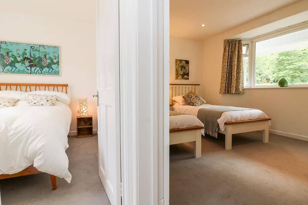 Barleside, pet friendly, character holiday cottage in Dulverton in Dulverton, Somerset