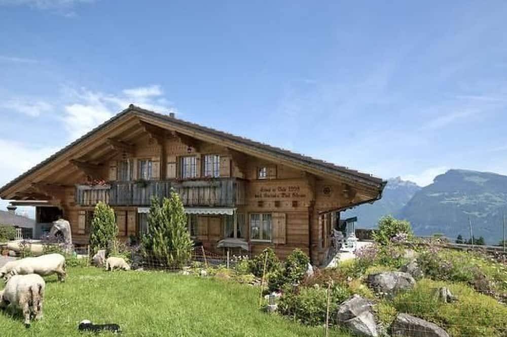 Ganze Wohnung, Charmante Ferienwohnung Murmeli in Aeschi bei Spiez, Thunersee