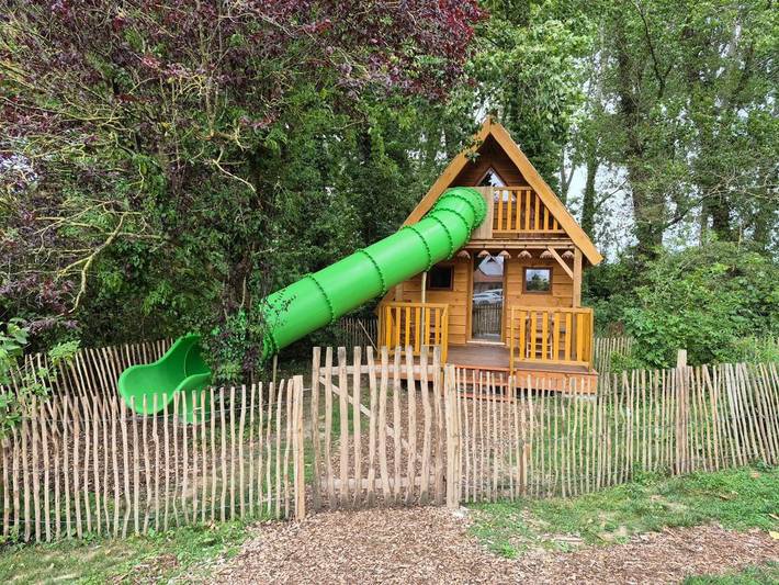 Location de vacances pour 2 personnes, avec Terrasse et Jacuzzi ainsi que Jardin et Vue à Herzeele