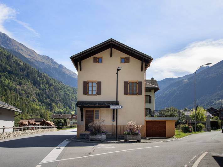 Location de vacances pour 16 personnes, avec Jardin et Vue à Bagnes