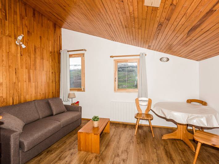 Studio entier, Montchavin: Studio cabine rénové équipé 3/4 pers, parking, proche pistes et commerces in Bellentre, La Plagne-Tarentaise