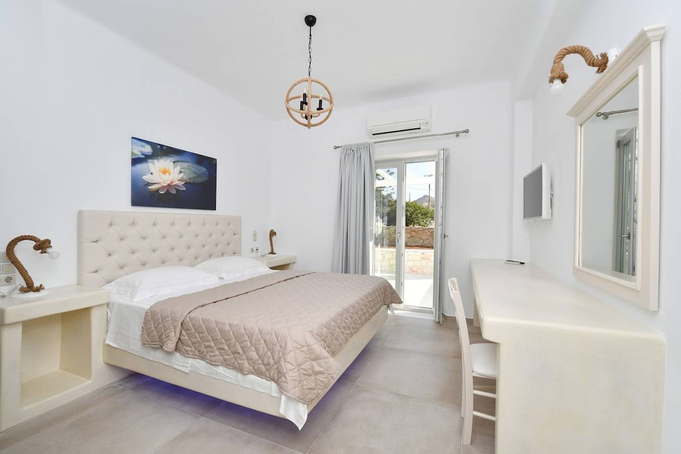 Happy  2-Bedroom sea view House, pool/jacuzzi! in Paros