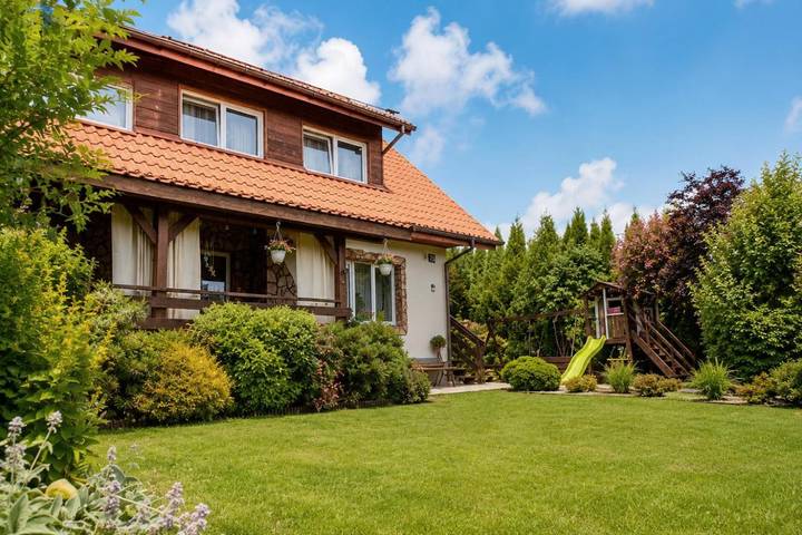 Apartament wakacyjny dla 14 osób, z jacuzzi i ogród oraz basen w Myczkowce