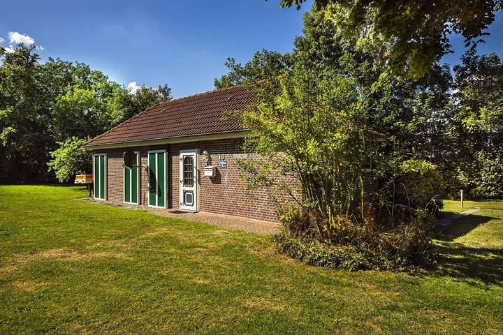 Ferienhaus für 4 Personen, mit Terrasse und Garten sowie Sauna und Ausblick in Wittmund