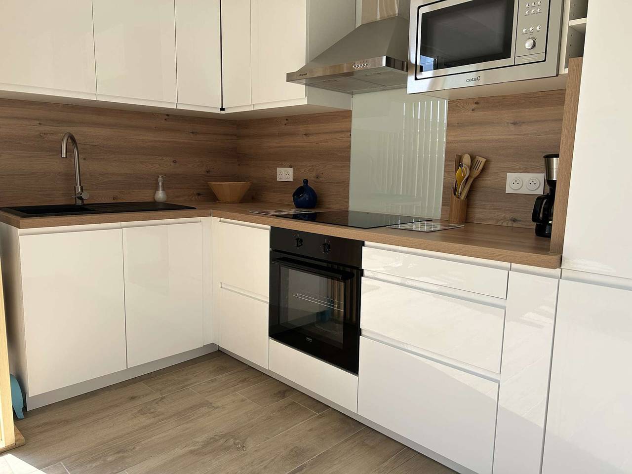 Appartement entier, Appartement T2 avec Cabine, Terrasse et Climatisation à Saint Pierre la Mer in Saint Pierre la Mer, Fleury