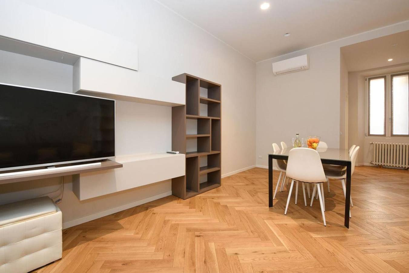 Appartement entier, Appartement 'Living Salò Duomo Rez-de-chaussée' avec Wi-Fi in Salò, Montagnes autour du lac de Garde