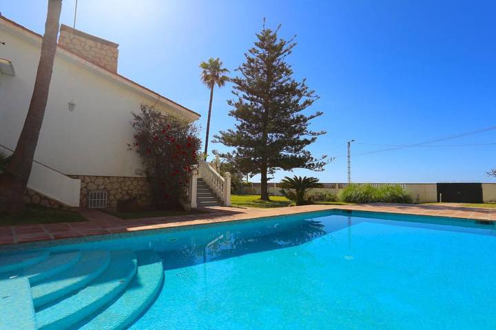 Casa rural para 11 personas, con jardín además de terraza y piscina en Rincón de la Victoria - 3