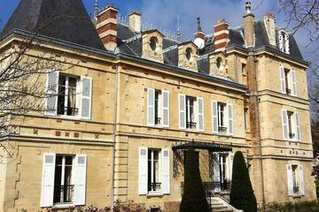 Gîte pour 12 personnes, avec terrasse et jardin à Le Vésinet