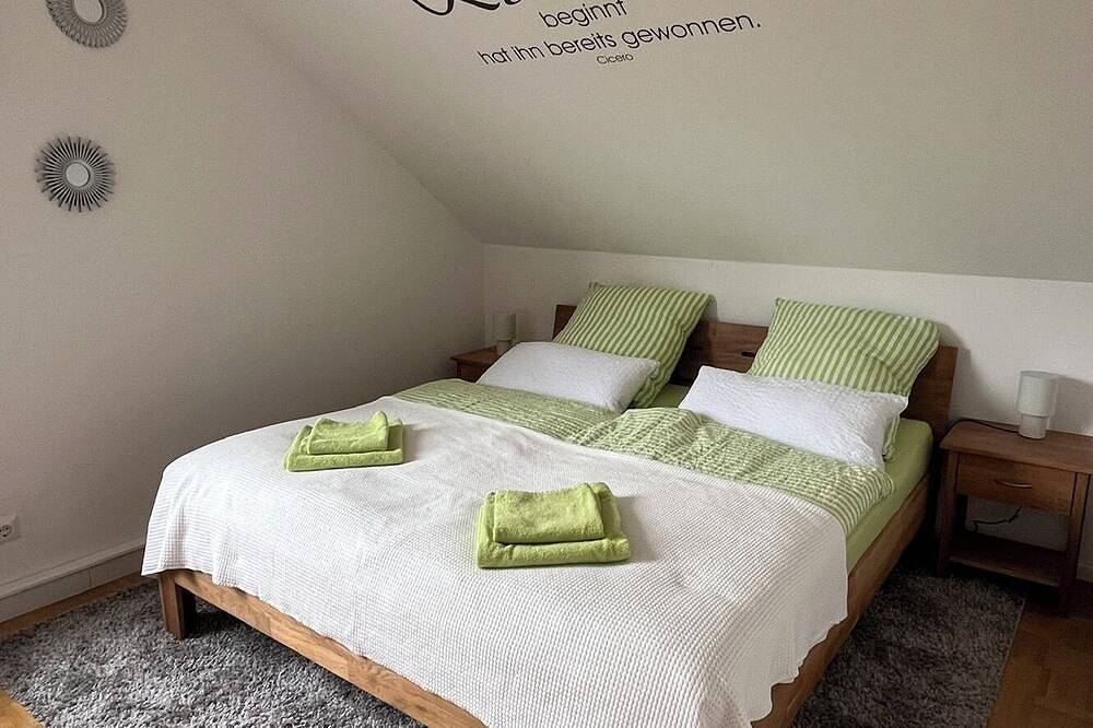Ganze Wohnung, Stilvoll eingerichtete Dachgeschosswohnung in Celle, Aller-Leine-Tal