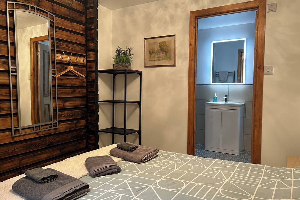 Karelia - Luxury Finnish Log Cabin w/Hot-tub in St. Leonards and St. Ives, Dorset