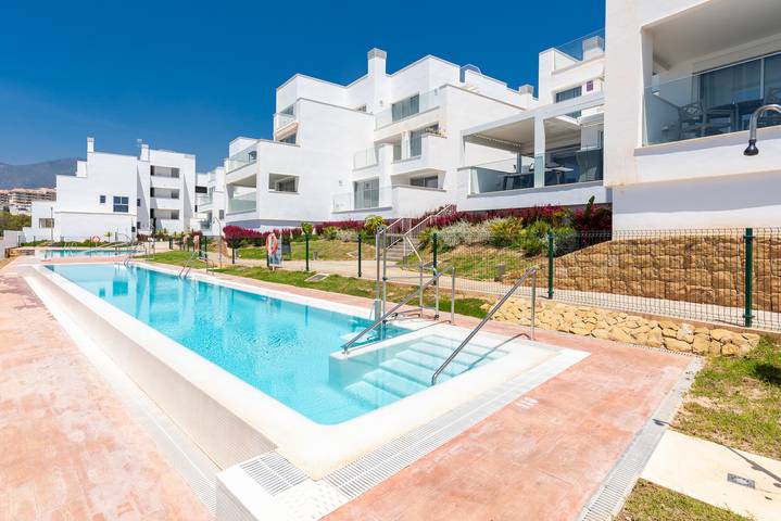 Entire apartment, Apartment Lar Bay Torrequebrada with Private Terrace, Shared Pool & Wi-Fi in Benalmádena Costa, Benalmádena