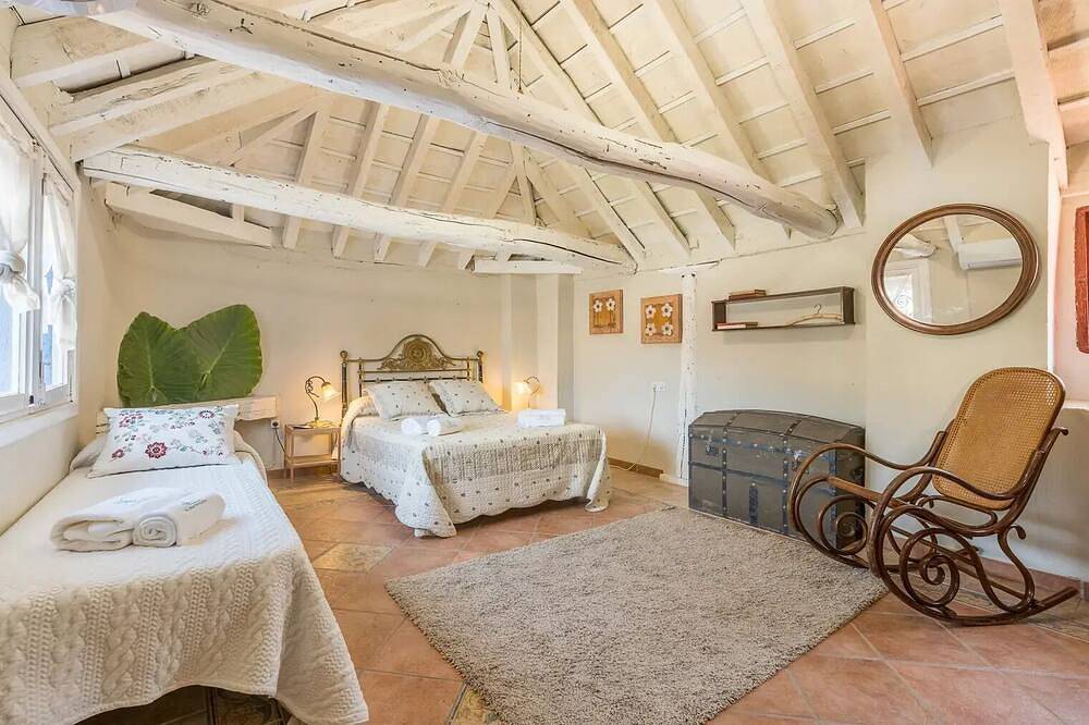 La Casa De Illora, piscina, chimenea, barbacoa, patio... en el centro del pueblo in Íllora, Provincia de Granada