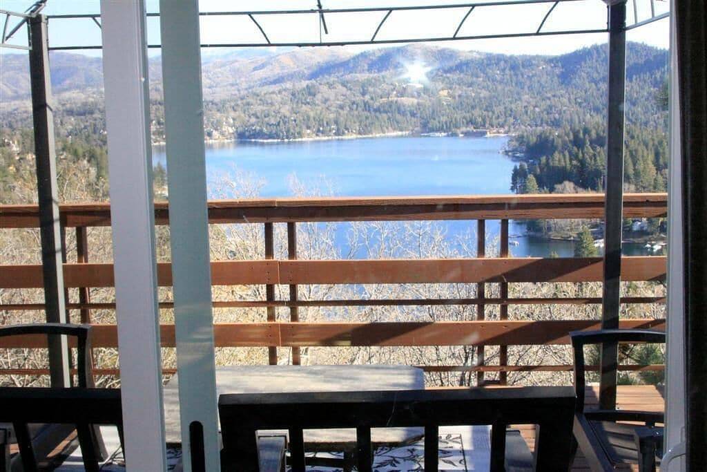 Log Cabin for 10 Guests in Lake Arrowhead, San Bernardino County