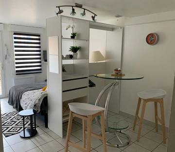Gîte pour 2 personnes, avec terrasse à Vaugneray
