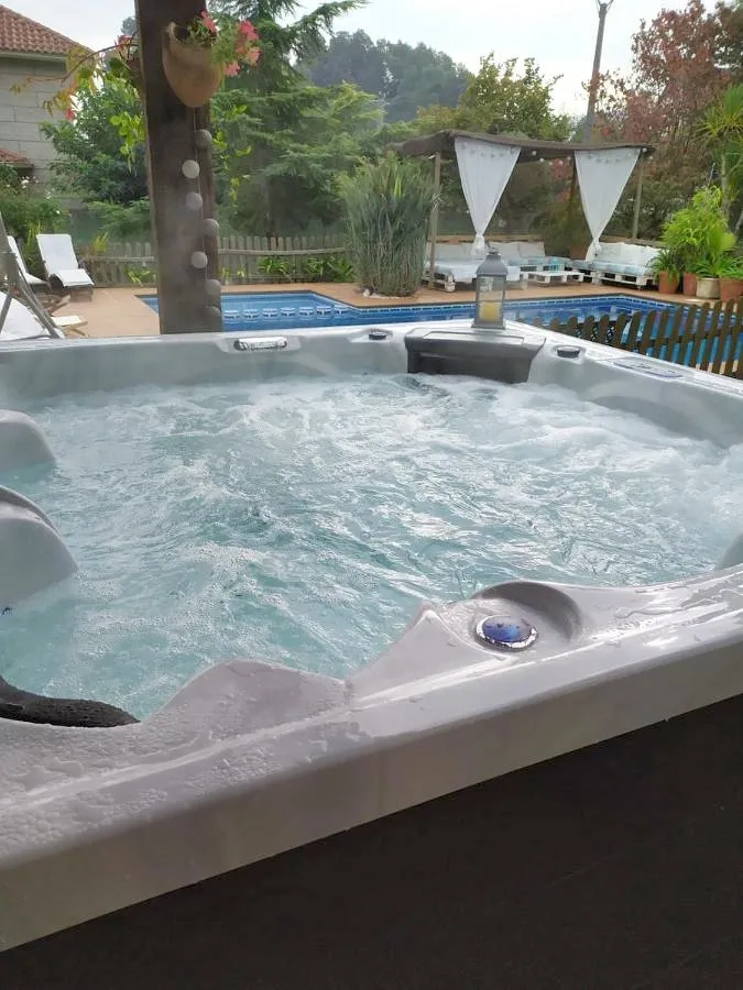 Ferienwohnung für 6 Personen, mit Garten und Whirlpool sowie Pool - 1