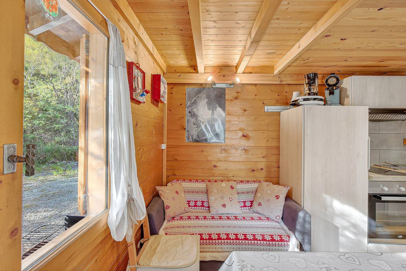 Chalet "Le Mazet" avec vue sur les montagnes, terrasse privée et Wi-Fi in Méolans-Revel, Région de Barcelonnette