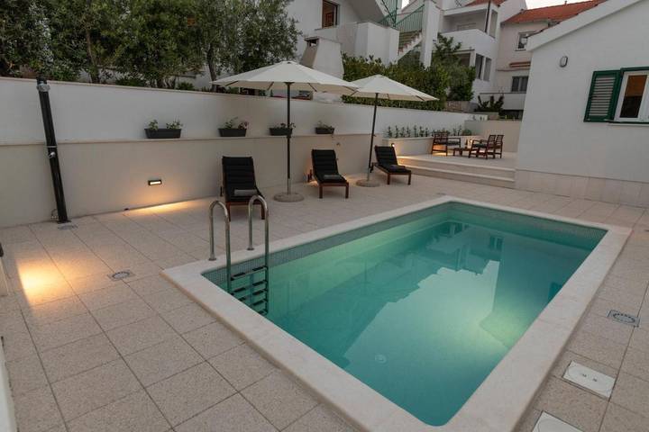 Villa pour 5 personnes, avec jardin ainsi que vue et piscine dans Šolta - 2