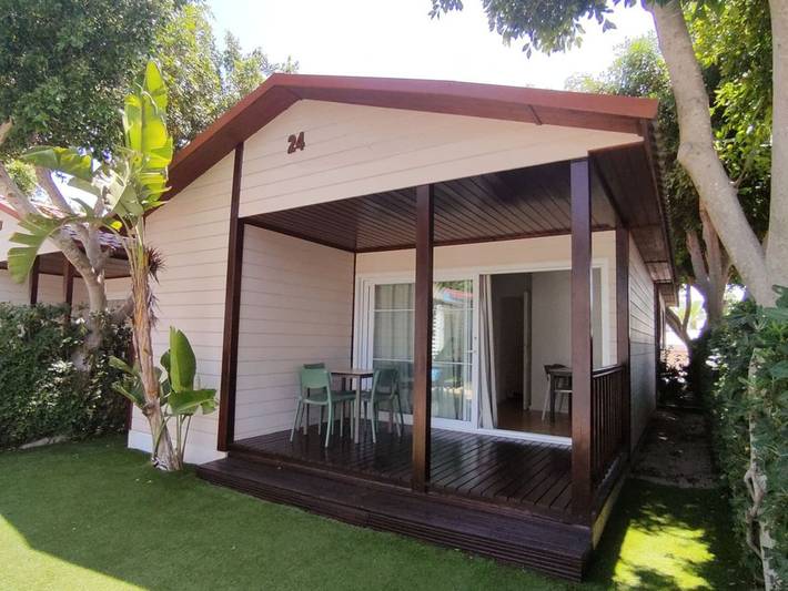 Camping para 2 personas, con Jacuzzi además de Terraza y Piscina en la Costa Blanca