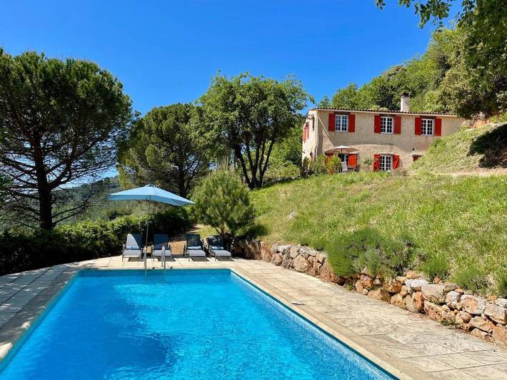 Villa pour 10 personnes, avec vue sur le lac et jardin ainsi que vue et piscine à Seillans