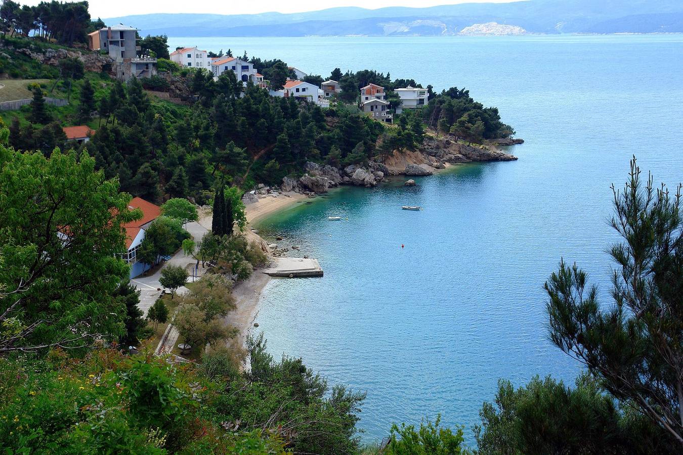 Entire apartment, Holiday apartment for 6 people with balcony in Omis, Split-Dalmatia