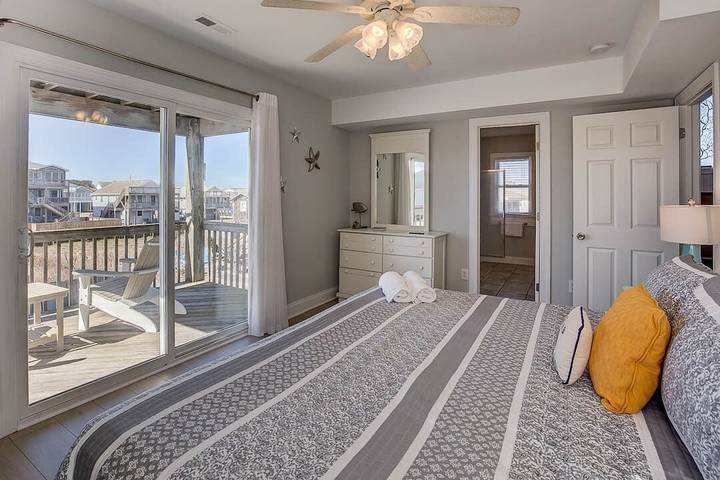 Vacation rental for 14 people, with balcony and hot tub in Kitty Hawk