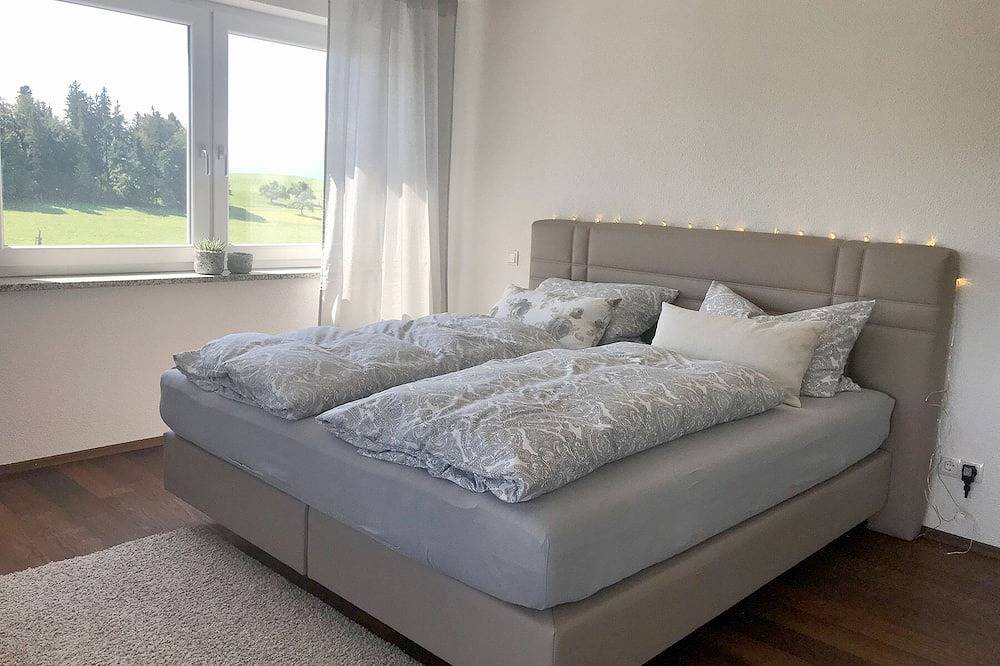 Ganze Wohnung, Ferienwohnung Schottenhof Walser 1 - Alleinlage im Grünen mit Panoramablick in Achberg, Region Bodensee-Oberschwaben