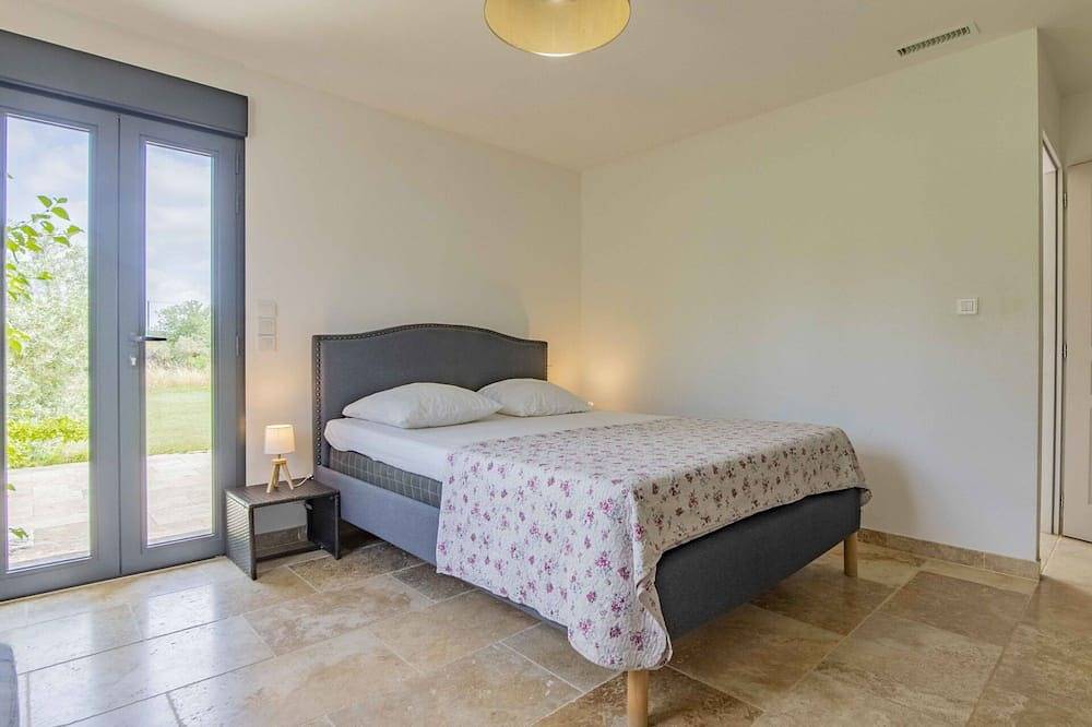 Mooi vrijstaand vakantiehuis voor 6 personen met Wifi, airco, privé zwembad, Tv, terras en parking in Pernes-les-Fontaines, Parc naturel régional du Mont-Ventoux