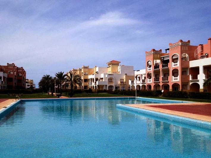 Appartement de vacances pour 6 personnes, avec jardin ainsi que piscine et terrasse