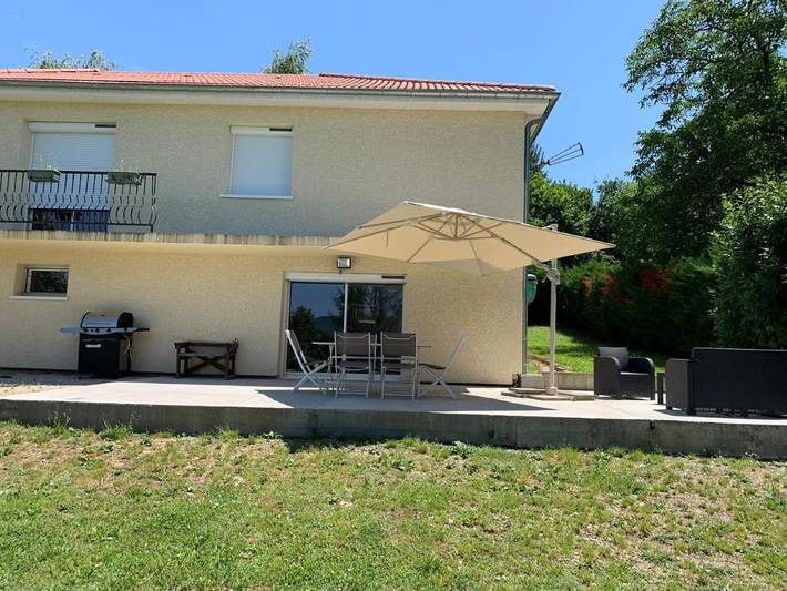 Gîte pour 3 personnes, avec jardin ainsi que terrasse et jacuzzi à Champagneux - 2