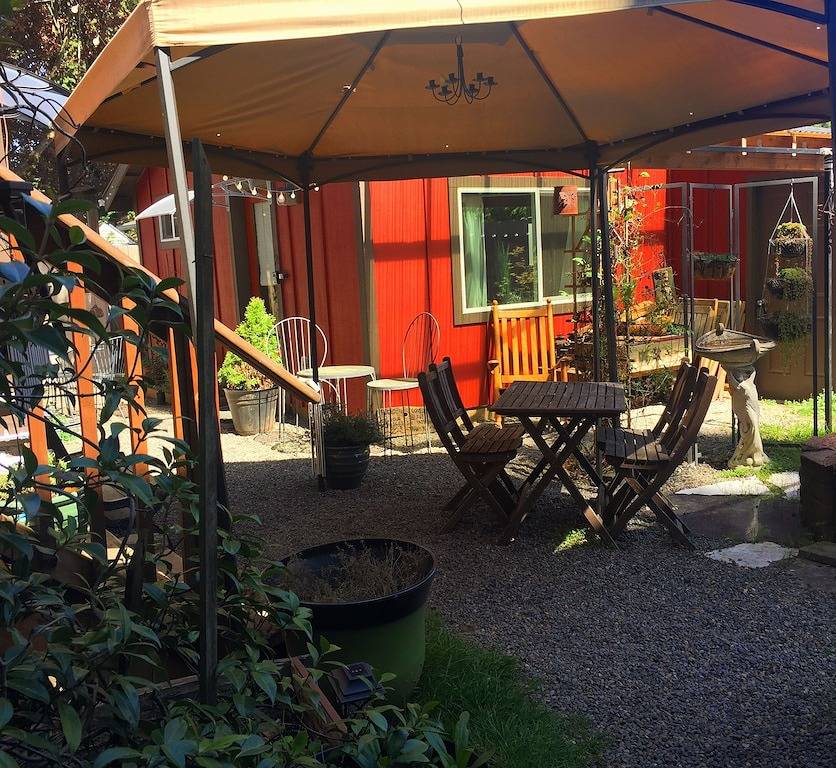 Alberta Arts Winziger roter Edelstein in Portland, Multnomah County