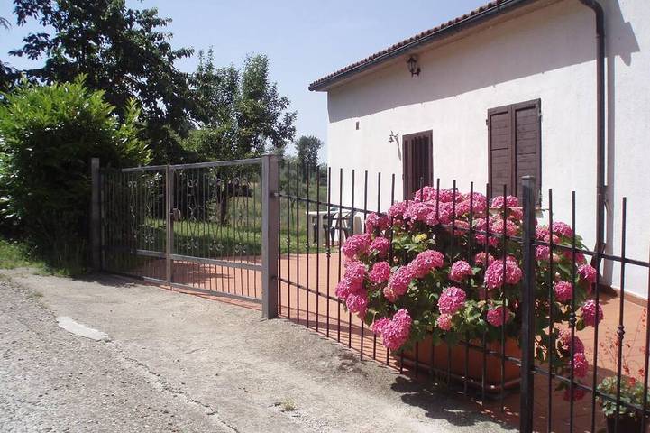 Agriturismo per 2 persone, con piscina e giardino in Santa Fiora