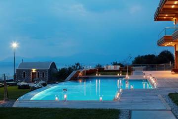 Villa for 16 People in Perdika, Aegina, Photo 1