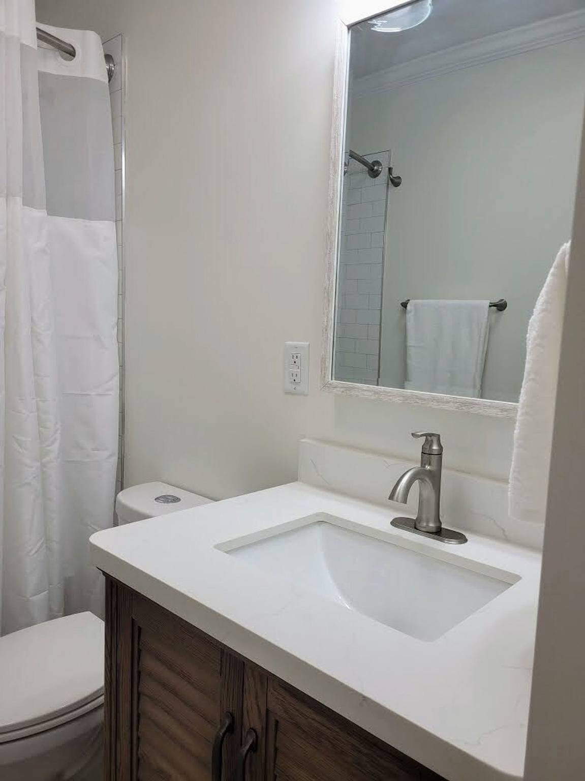 Appartement entier, Renovated 2 Bed Walltown Home.  Walk to Duke! A in Durham (NC), Comté de Durham (États-Unis)