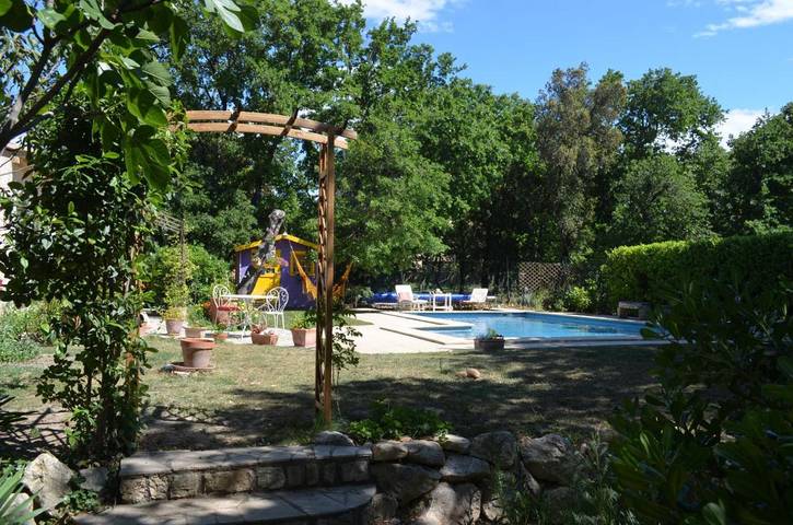 Location de vacances pour 4 personnes, avec jardin et piscine à Rochefort-du-Gard - 2