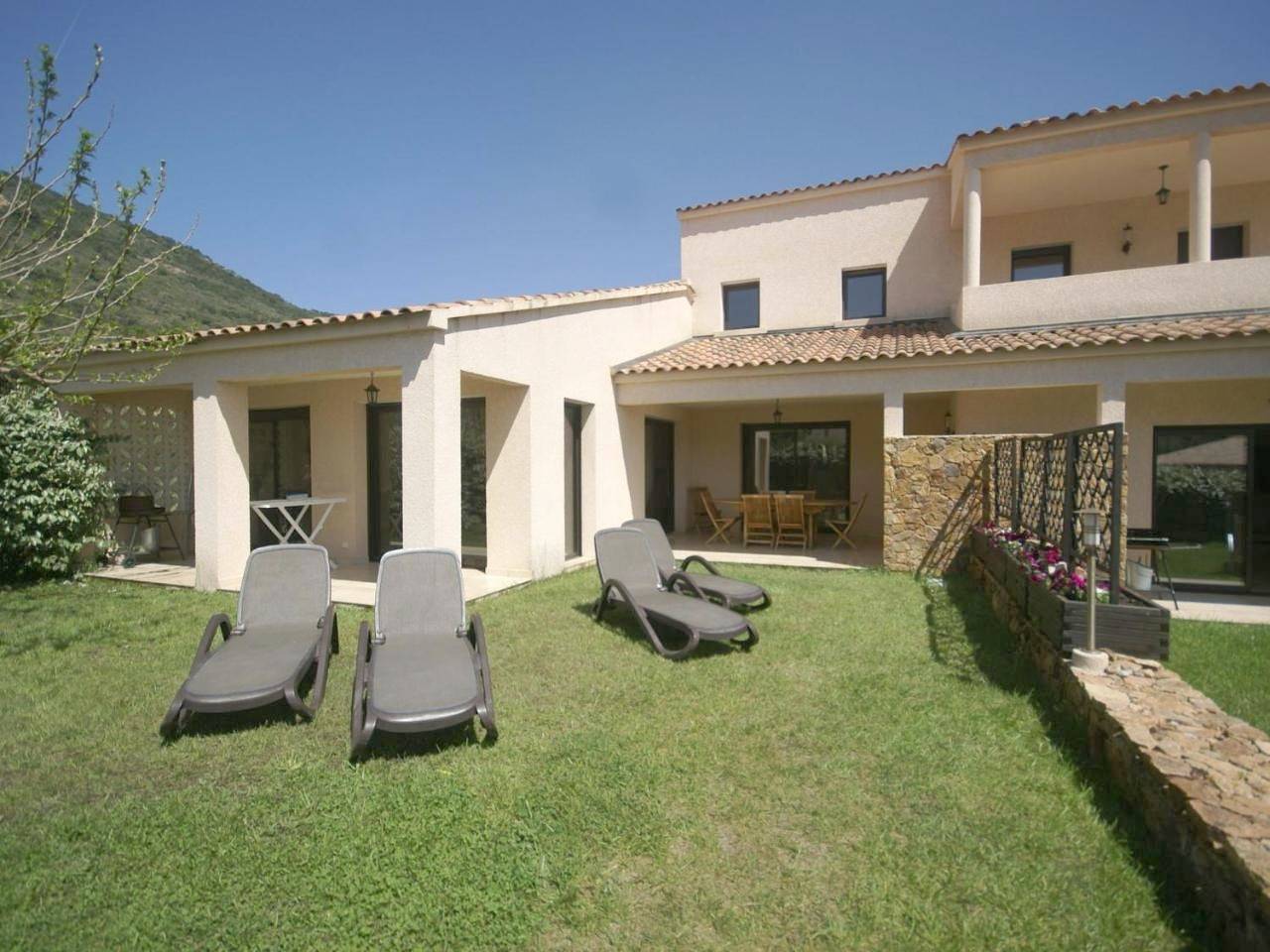 Modern Villa in Coggia with Balcony in Sagone, Vico