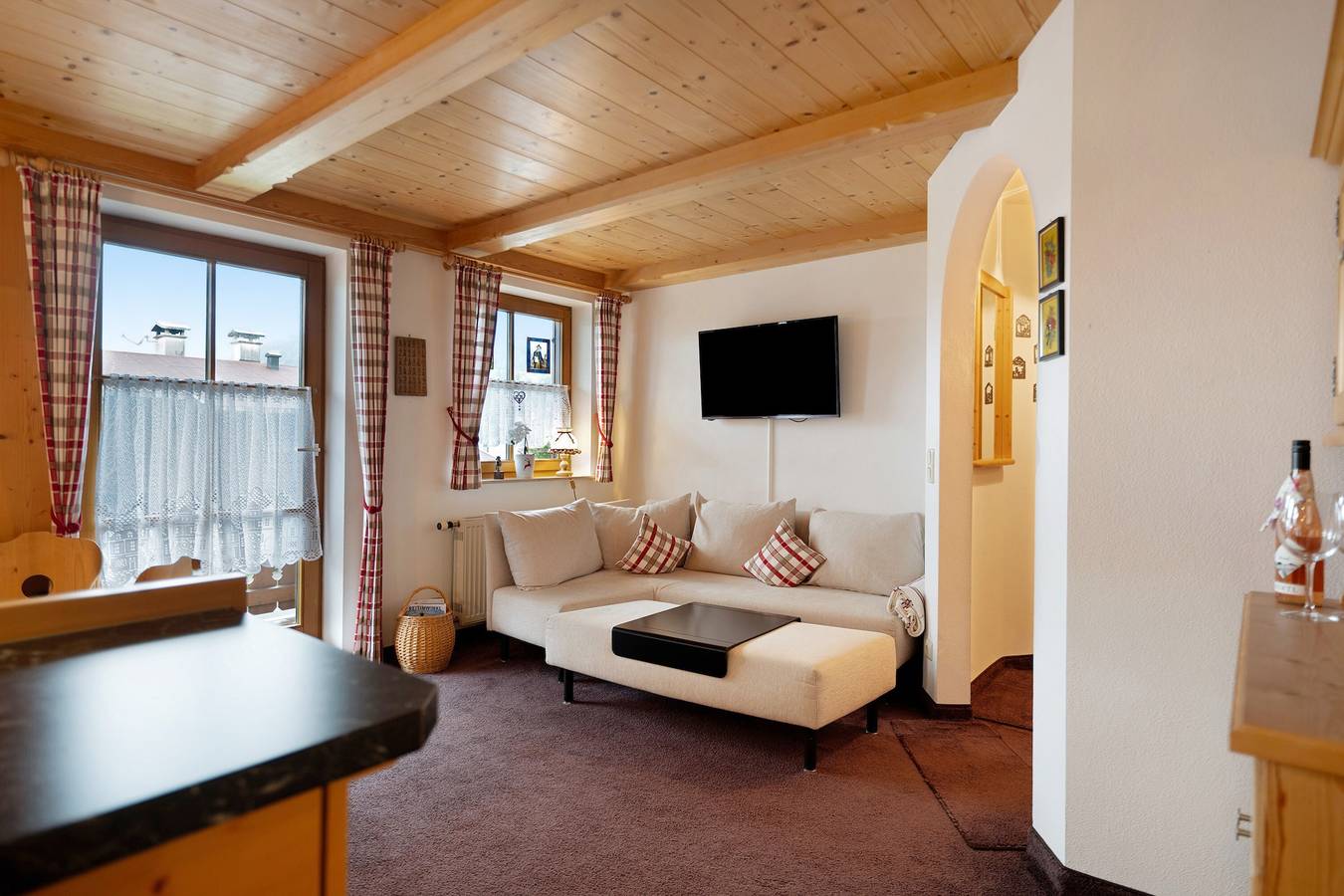 Ganze Wohnung, Ferienwohnung 'Huttenberg' mit Bergblick, privater Terrasse und Wi-Fi in Reit im Winkl, Bayerische Alpen