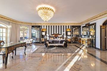 Villa for 20 People in Marbella West, Marbella, Photo 1