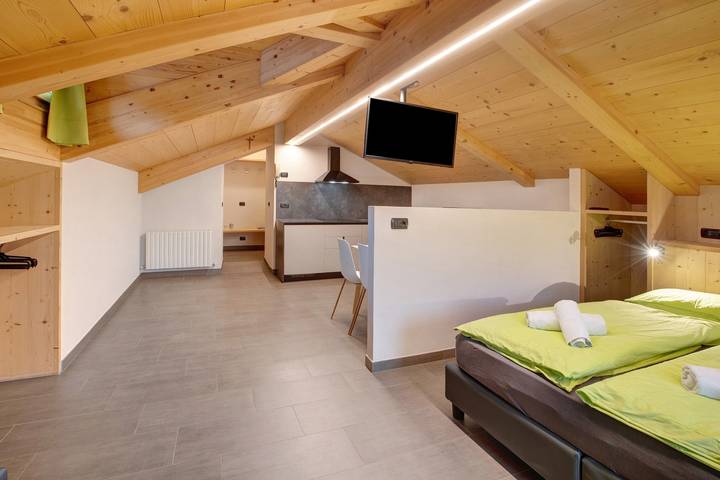 Monolocale intero, Monolocale 'Crystal 4' con terrazza condivisa, balcone e Wi-Fi in Livigno (Borgo), Livigno