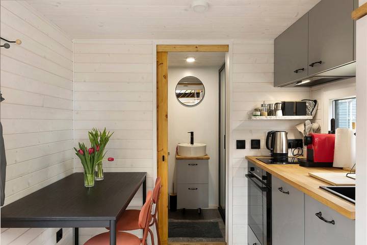 Ganze Ferienwohnung, Tiny Home 'Tiny House Nr 6' mit privater Terrasse, Wi-Fi und Klimaanlage in Caputh, Schwielowsee