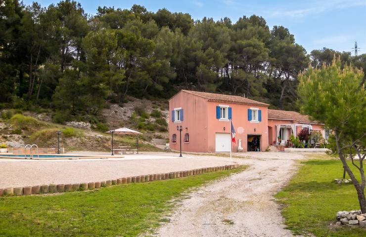 Ganze Wohnung, Wohnung mit Gemeinschaftspool in Roquefort-la-Bédoule - 50m² in Roquefort-la-Bédoule, Marseille und Umgebung