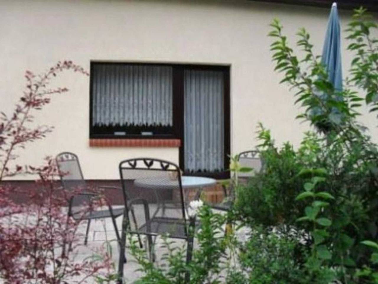 Doppelhaushälfte in idyllischer Lage, separater Eingang - Ferienwohnung in Güstrow - Umland, Mecklenburgische Seenplatte