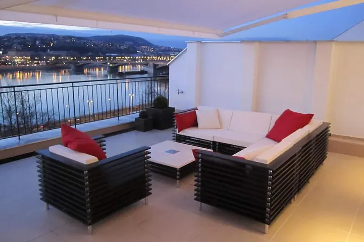 Apartamento entero, Penthouse en el centro con vista única al Danubio y las montañas de Budapest in Budapest, Danube-Ipoly National Park