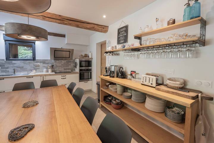 Gîte – La Grange Tima: Geräumiges Ferienhaus mit Bergblick für Gruppen bis 12 Personen in Orgeix, Französische Pyrenäen
