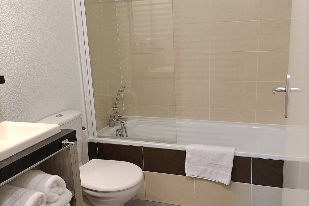 Entire apartment, Studio Dans Résidence Avec Piscine D88 in Salies-de-Béarn, Béarn