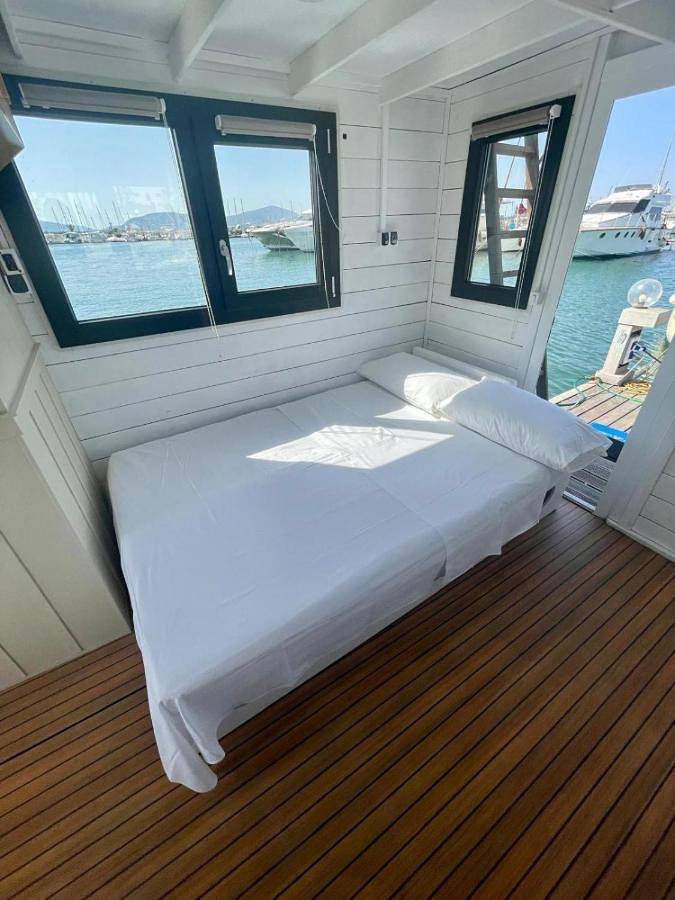Boot für 3 Personen, mit Terrasse und Ausblick, mit Haustier in Italien