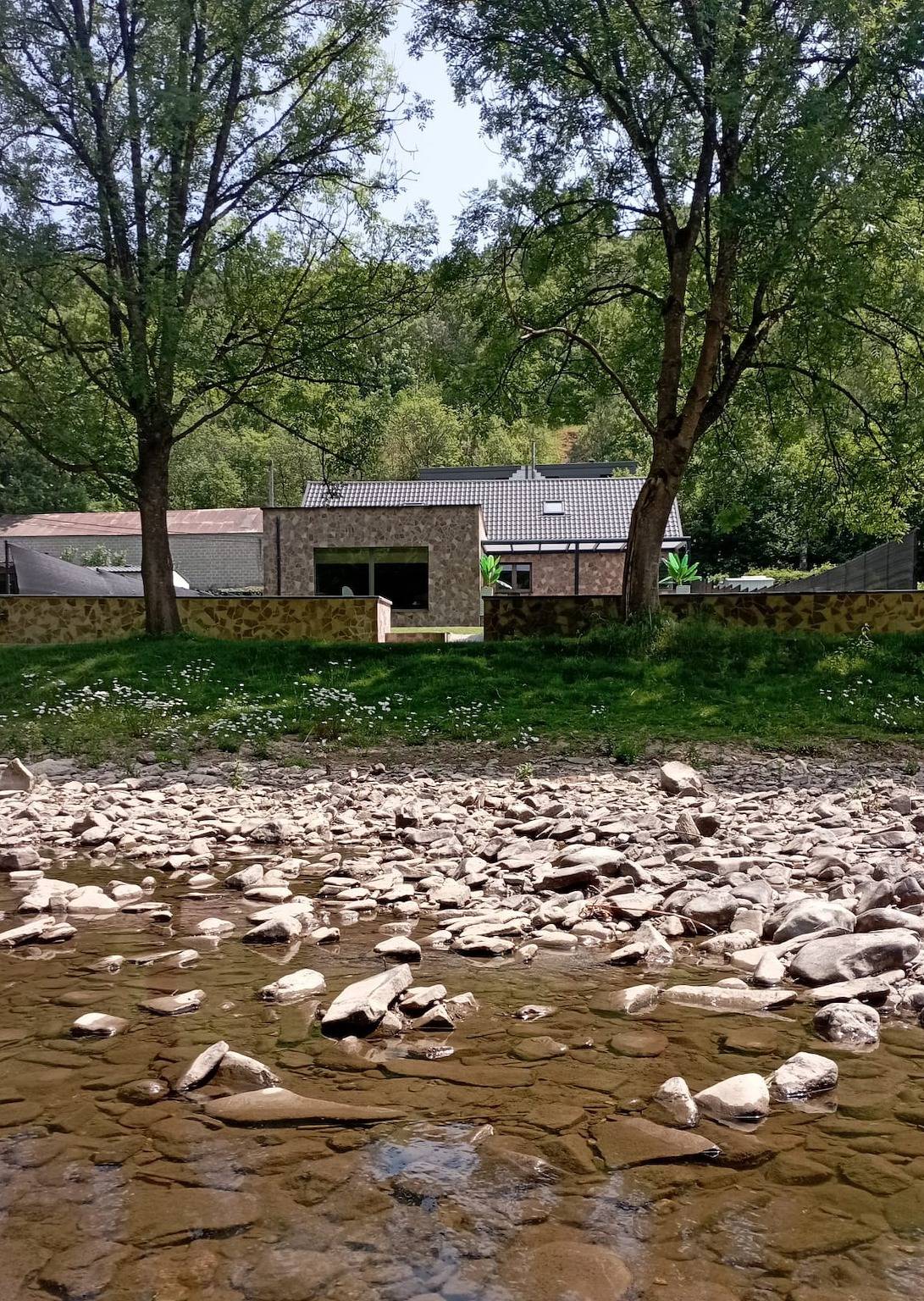 La Villa « les pieds dans l'eau » in Comblain-au-Pont, Région de Liège