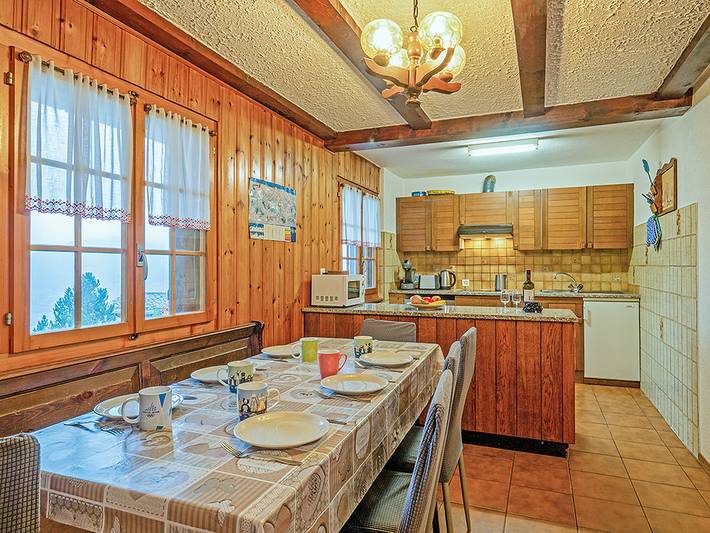 Ferienhaus für 16 Personen, mit Balkon und Terrasse sowie Garten und Ausblick im Wallis - 4