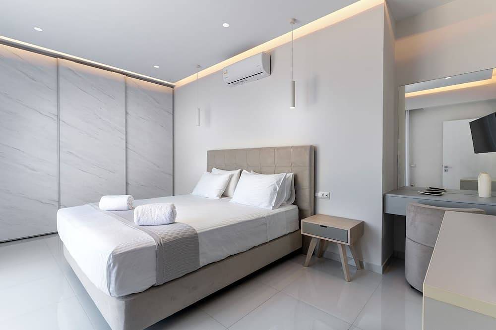 Seafront brand new luxury villa swimming pool -ideal for families, free transfer in Achlia, Lasithi