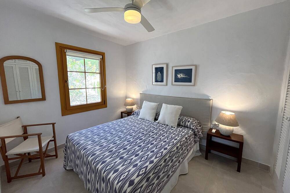 Entire apartment, Stunning sea views near the beach in Son Parc, Es Mercadal